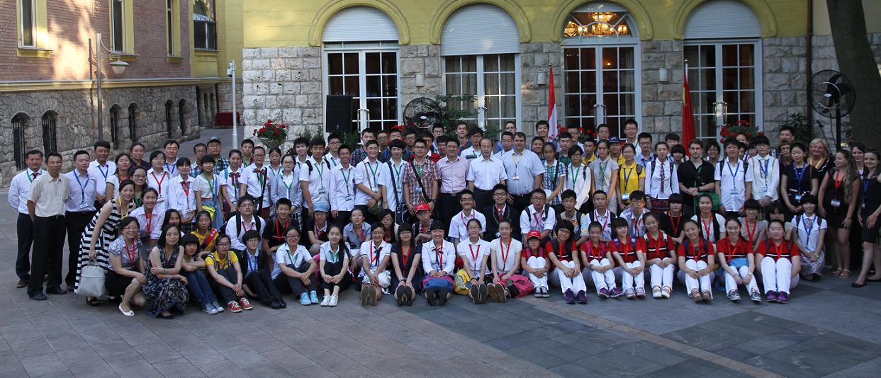 肖千大使为''匈语桥''夏令营100名中国学生举行欢迎招待会