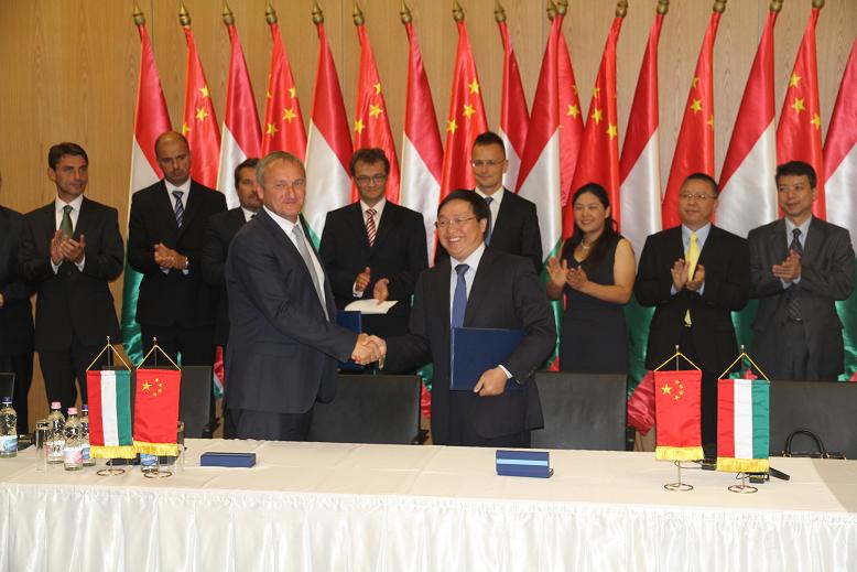 中国银行与匈牙利电力股份有限公司举行《授信与战略合作意向书》签约仪式