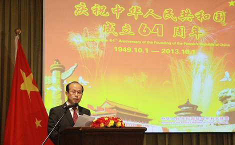 中国驻匈牙利使馆举行国庆64周年华侨华人招待会