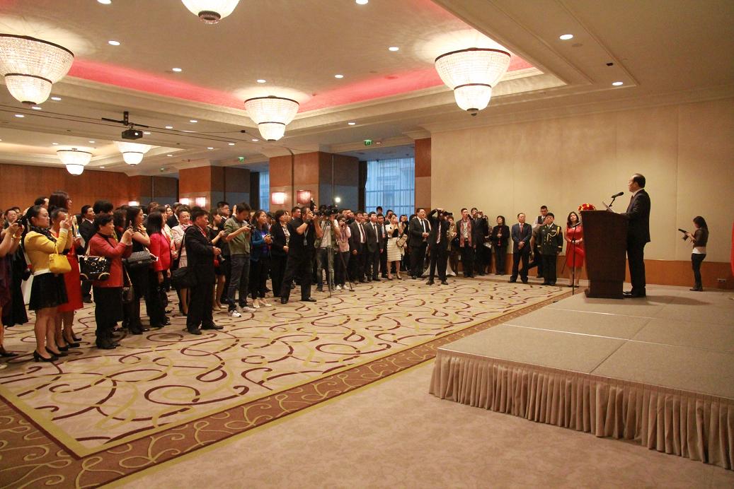  中国驻匈牙利使馆举行国庆64周年华侨华人招待会