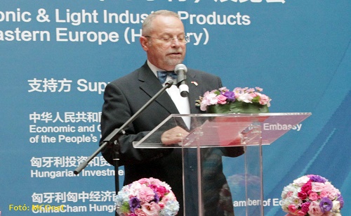 Pető Ernő 匈中经济商会主席在中国机电轻工产品中东欧展览会上致辞