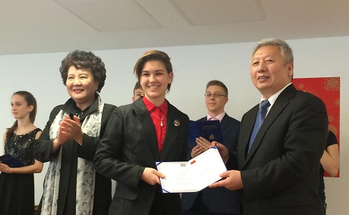 段洁龙出席匈中双语学校“中国大使奖学金”颁发仪式